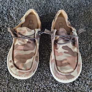 Hey Dude Wendy Camo Slip on Loafer Shoes Women's Size 8